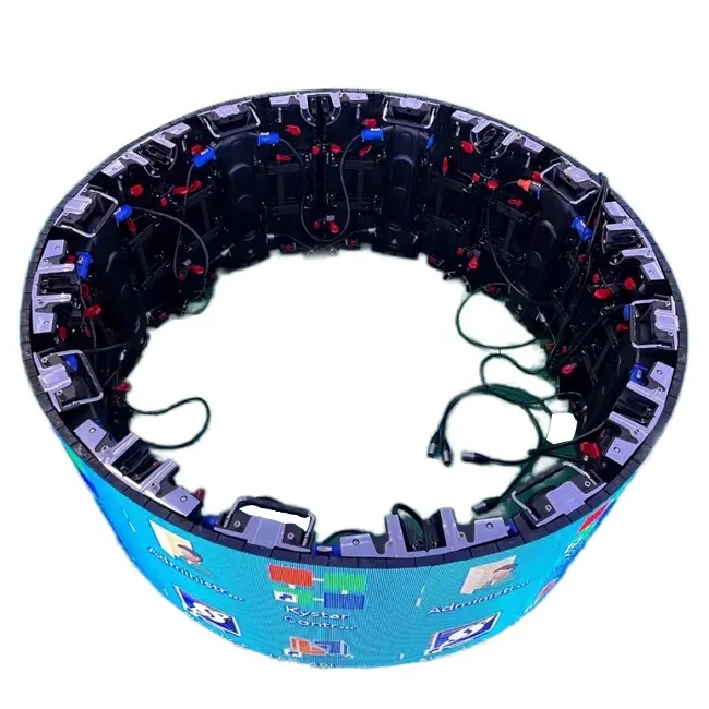 What scenarios are curved LED displays suitable for?